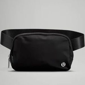 Black lululemon belt bag